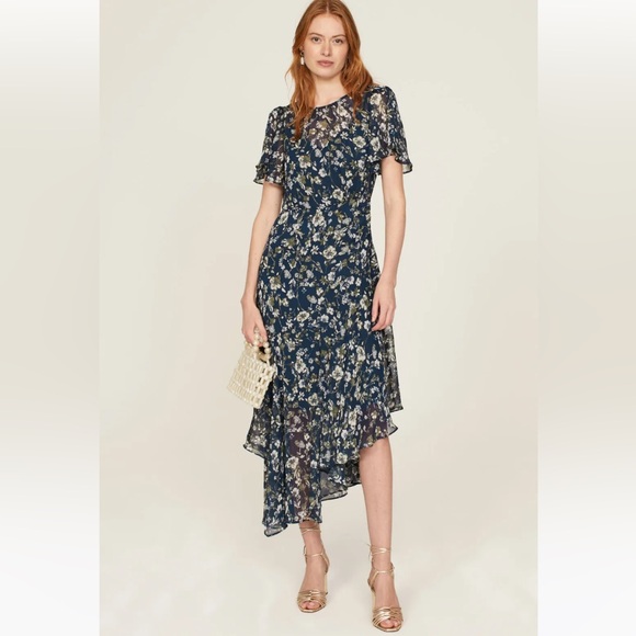 Astr Dresses & Skirts - NWT ASTR the label Asymmetric hem flutter sleeve floral midi dress